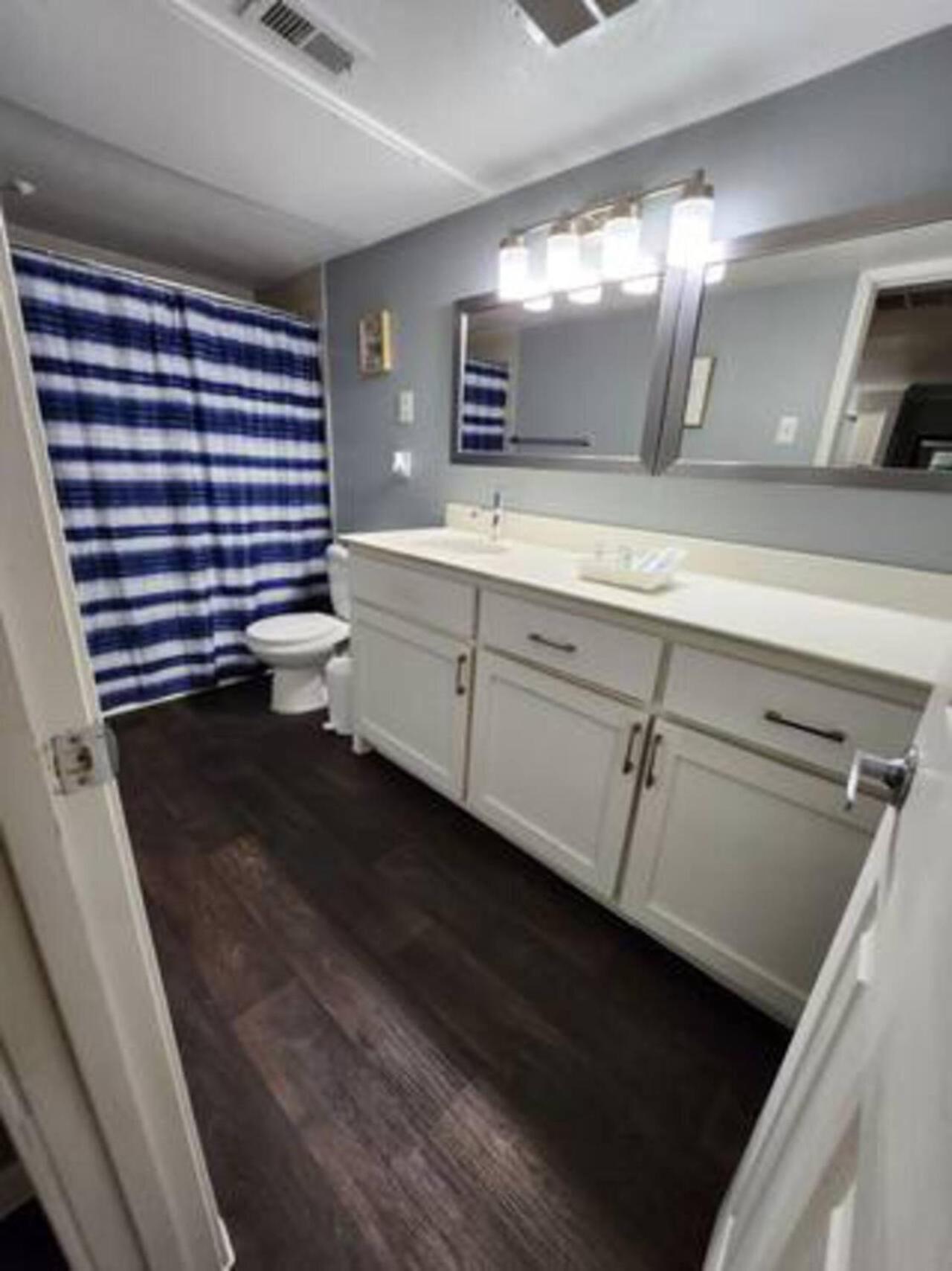 Blue Shark *B501* @ Medical Center 1Br Modern King Apartment With Private Patio Houston Dış mekan fotoğraf